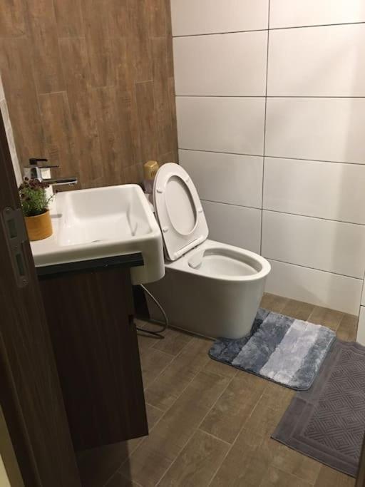 Lovely Condo With Swimming Pool. Бангсаре Экстерьер фото